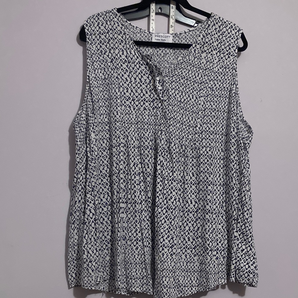 Navy blue and White Sleeveless Patterned Blouse